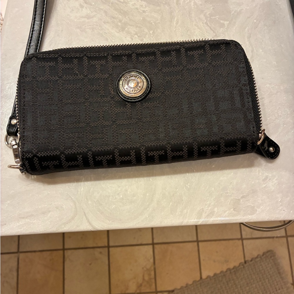 Tommy Hilfiger Black Textured Wallet